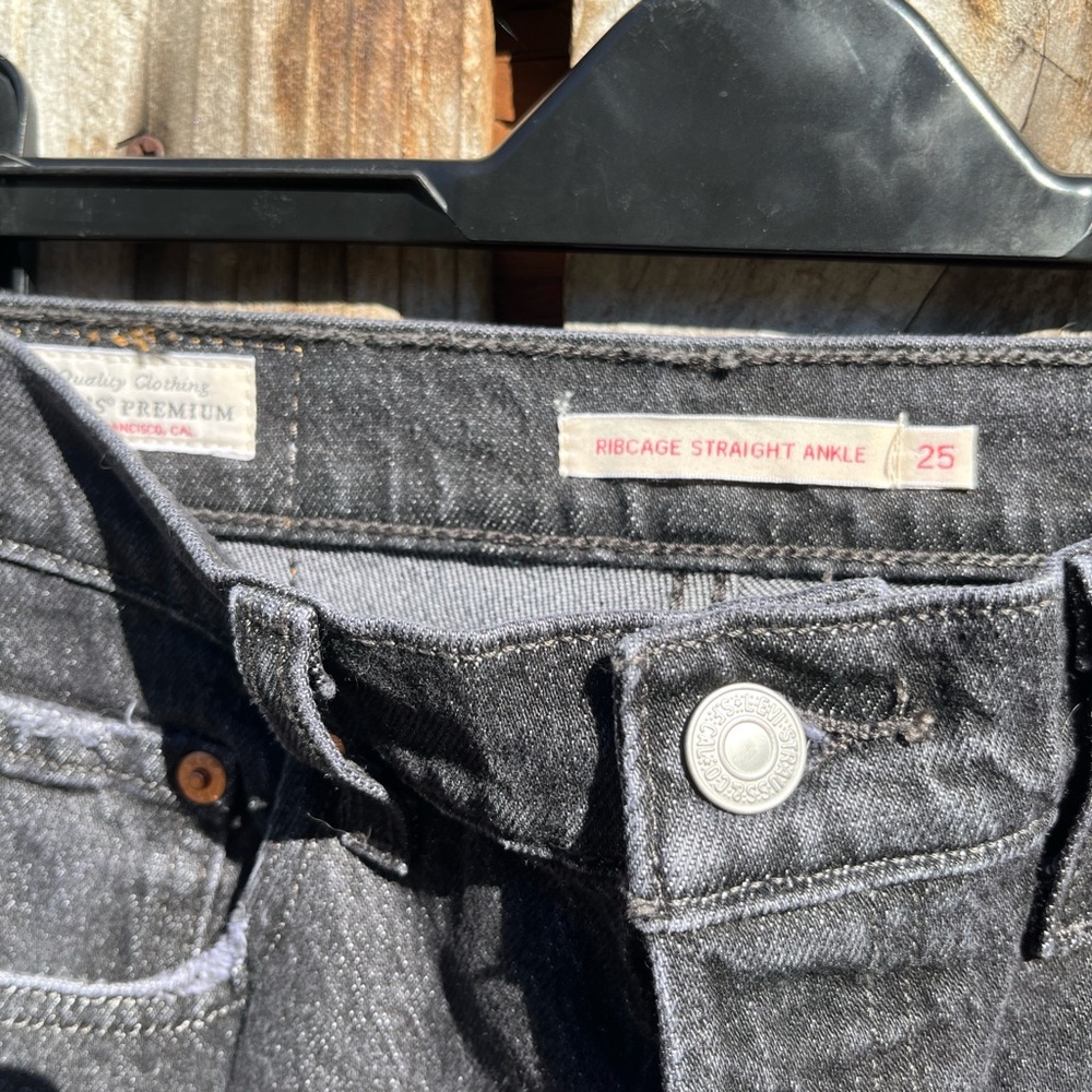 Levi’s Ribcage Jeans - Picture 5 of 8